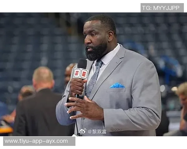 帕金斯对浓眉身材变化的看法:树立榜样保持良好体型的重要性 帕金斯对浓眉身材变化的看法:树立榜样保持良好体型的重要性