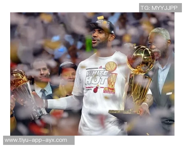 詹姆斯赞赏总决赛对决风格再次祝贺雷霆队的出色表现 詹姆斯赞赏总决赛对决风格再次祝贺雷霆队的出色表现